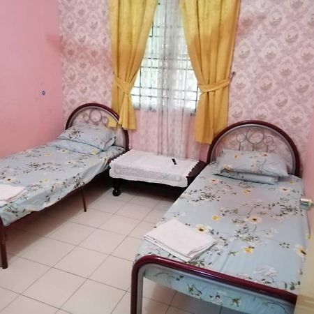 Homestay Perpaduan, Taman Bercham Raya Ulu Kinta Ipoh Perak Kampong Batu Lapan  ภายนอก รูปภาพ
