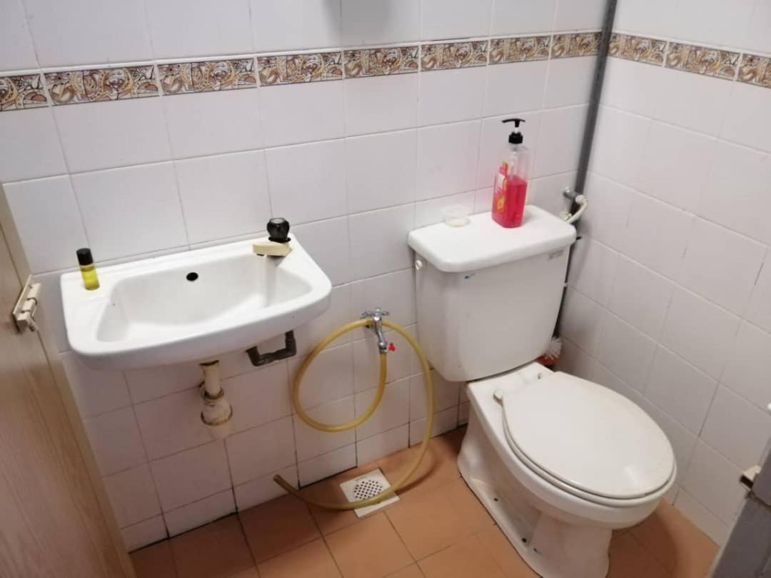 Homestay Perpaduan, Taman Bercham Raya Ulu Kinta Ipoh Perak Kampong Batu Lapan  ภายนอก รูปภาพ