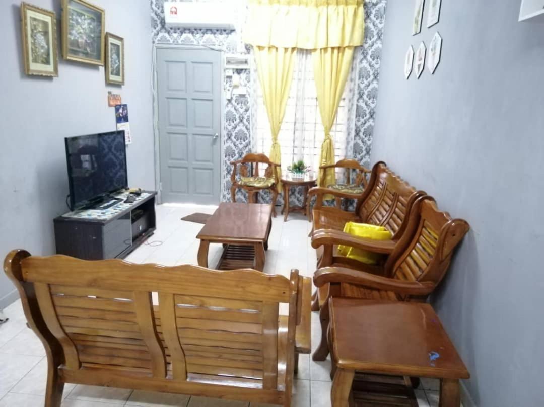 Homestay Perpaduan, Taman Bercham Raya Ulu Kinta Ipoh Perak Kampong Batu Lapan  ภายนอก รูปภาพ