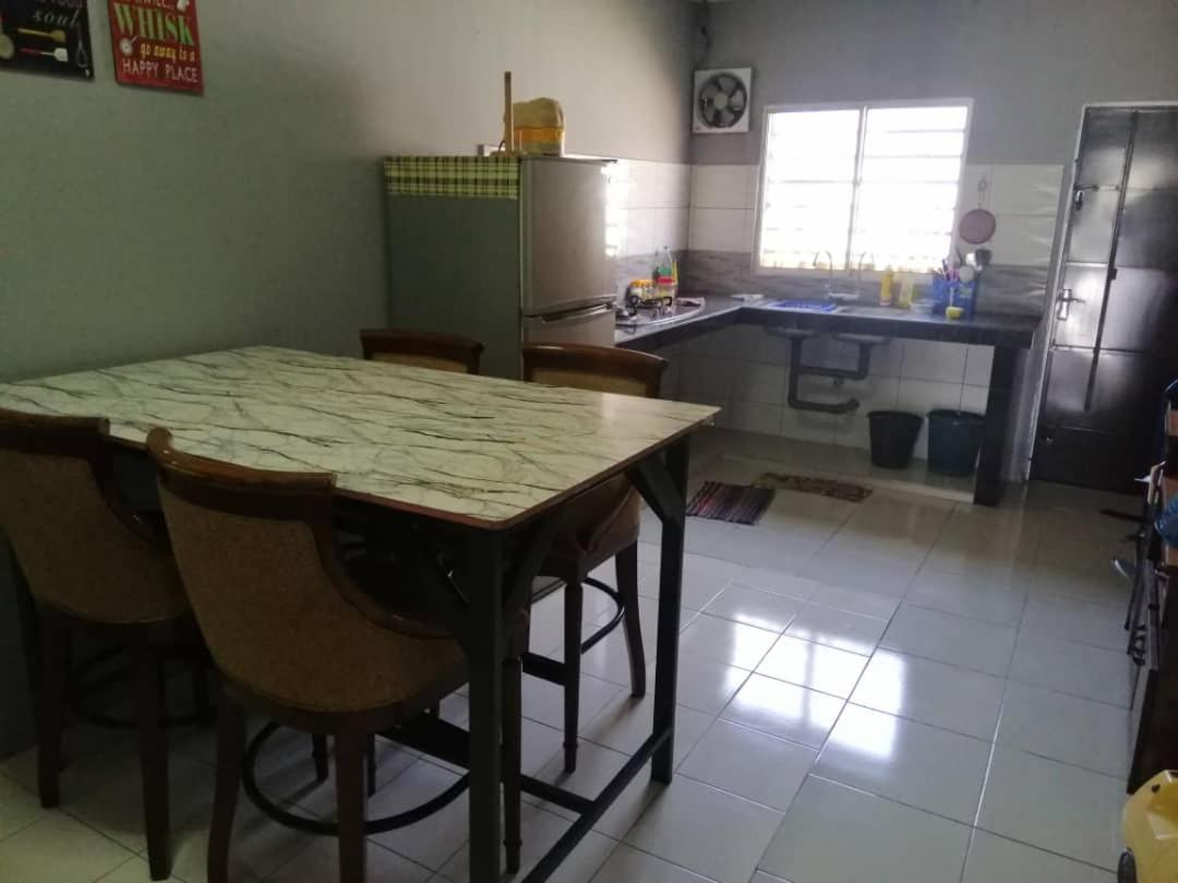 Homestay Perpaduan, Taman Bercham Raya Ulu Kinta Ipoh Perak Kampong Batu Lapan  ภายนอก รูปภาพ